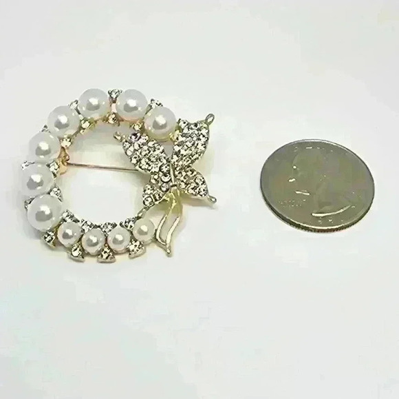NWOT Beautiful Faux Pearl Round Brooch - Picture 3 of 5